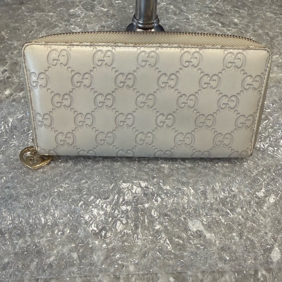Gucci Beige Wallet with Gold Details